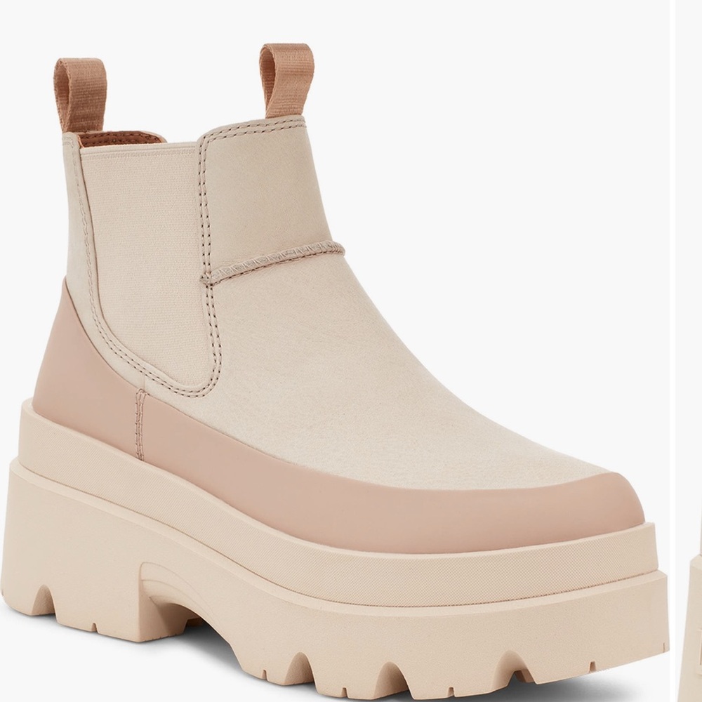 UGG Brisbane
Waterproof
Platform Chelsea
Boot